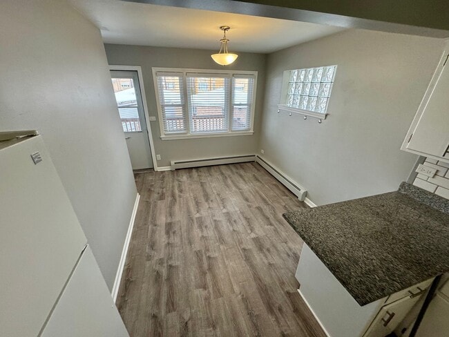 Building Photo - 6038 W Peterson Ave