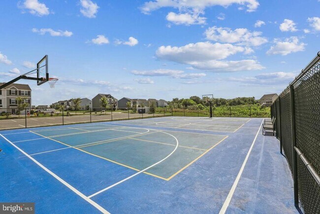 Building Photo - 64 Grant St