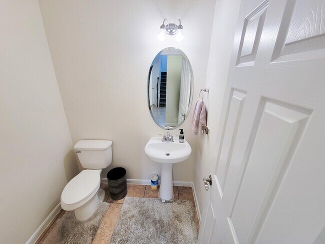 Building Photo - 5046 Longlane Dr