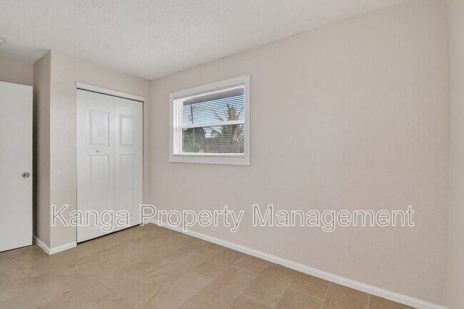 Building Photo - 1618 W 26th Ct