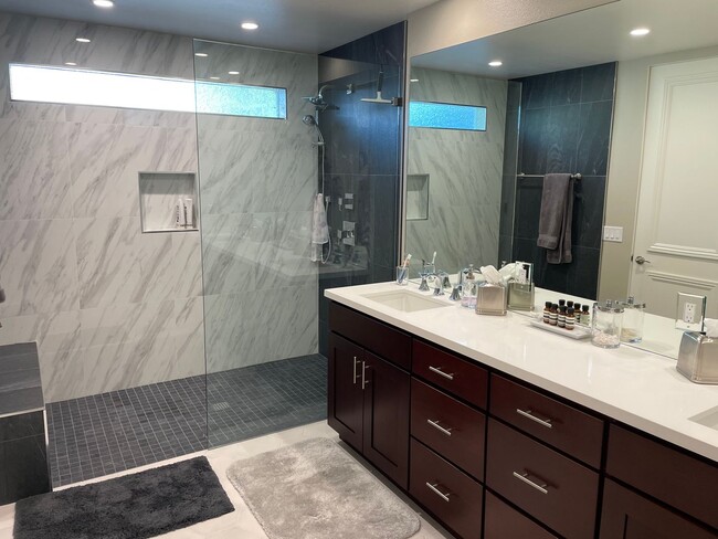 Building Photo - Fully Furnished Annual Lease Available