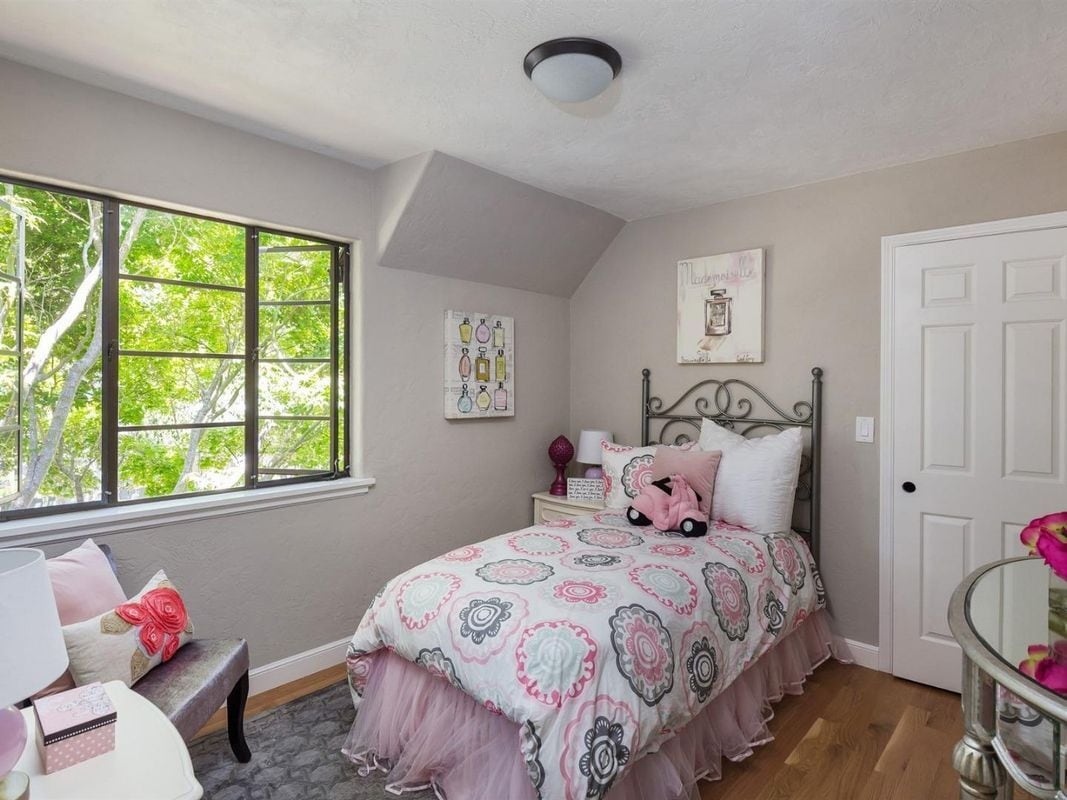 Building Photo - 1084 Fife Ave