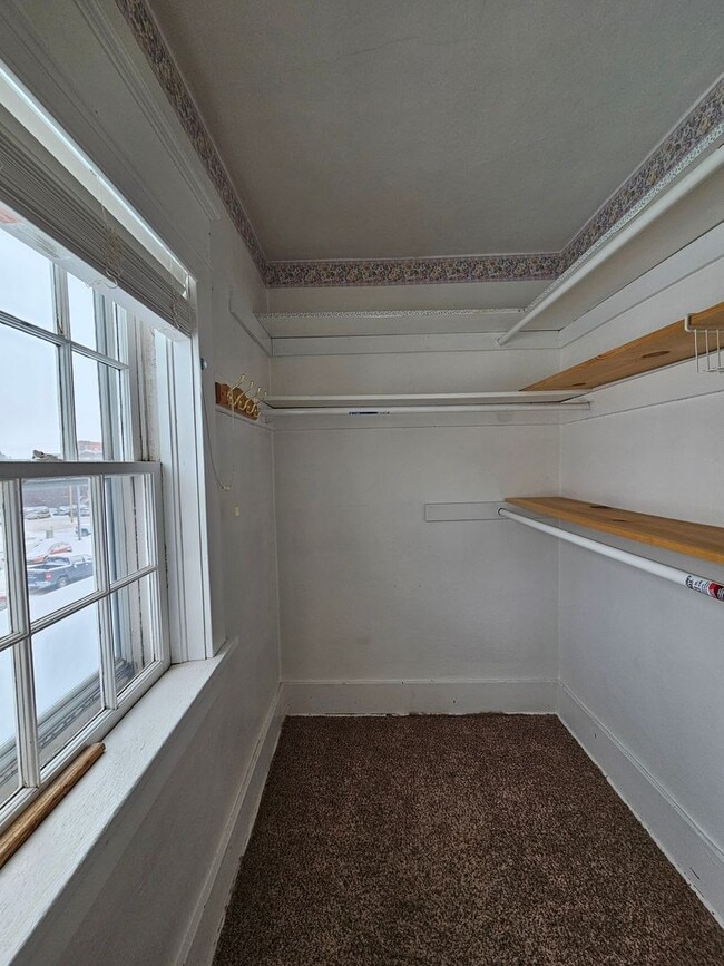 Building Photo - 4 BED | 2.5 BATH | SPACIOUS HOME | WEST