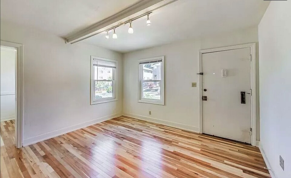 Building Photo - 2401 SE 138th Ave
