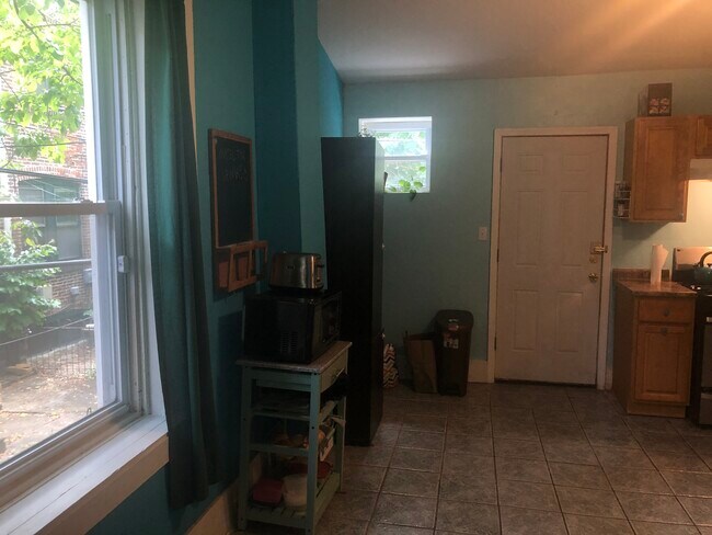 Building Photo - 5008 Beaumont Ave