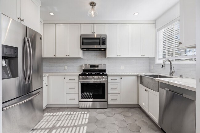 Building Photo - 9756 W Olympic Blvd