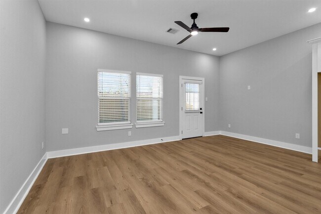 Building Photo - 6918 Dumble St