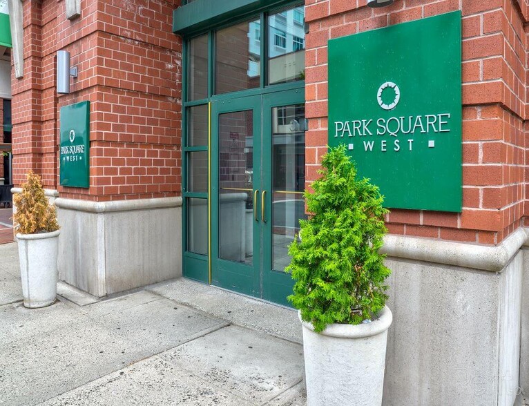 25296_03_hdp_parksquarewest_ext_sign2 - Park Square West