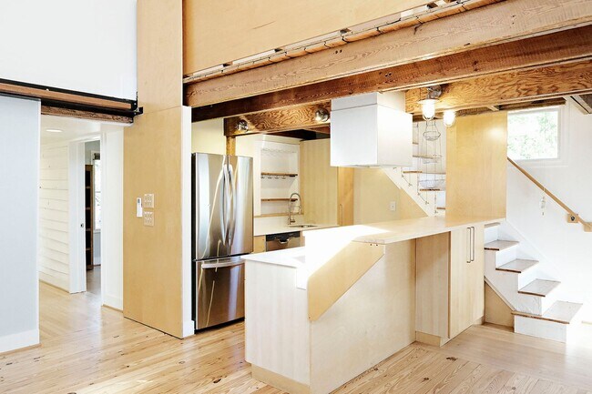 Primary Photo - Charming Home in Fifeville, Downtown Charlottesville