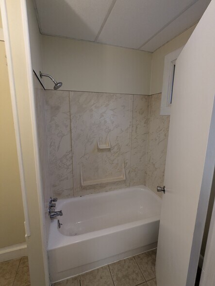 Building Photo - 2679 Riverside Dr