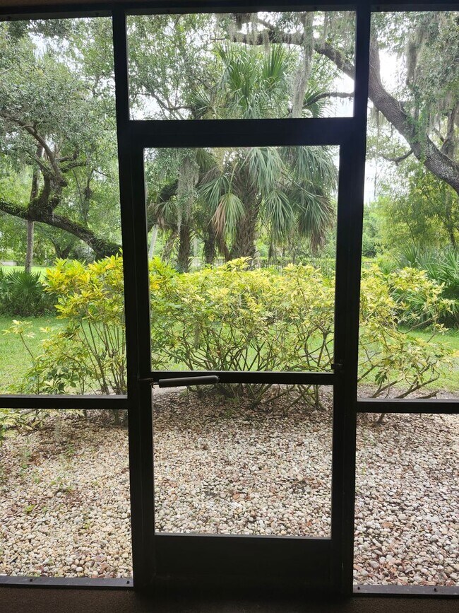 Building Photo - Oak Forrest 55 and older Condominium FOR RENT! ANNUAL-FIRST FLOOR