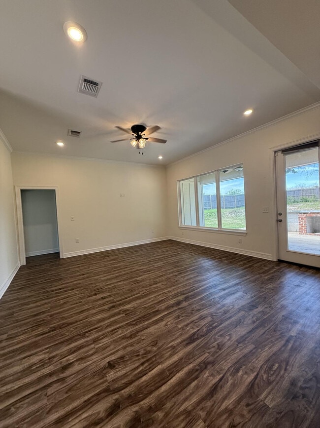 Building Photo - 209 Shirey Ln