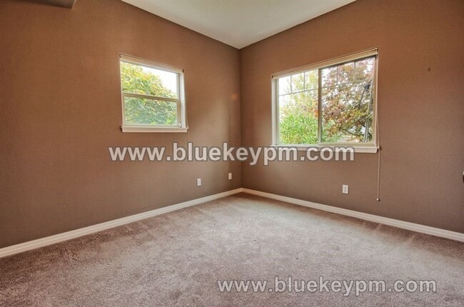 Building Photo - 4 Bed, 3 Bath Home in Happy Valley with Pr...
