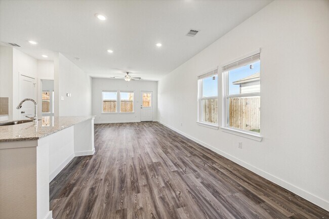 Building Photo - 3926 Glory Grn Dr