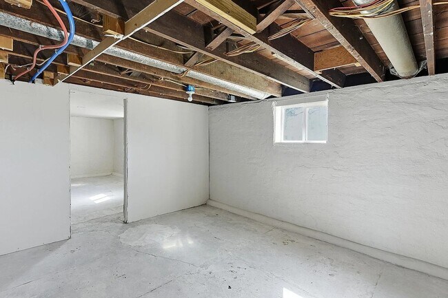 Building Photo - 1620 S 9th St