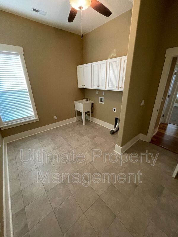 Building Photo - 2021 Simmerman Way