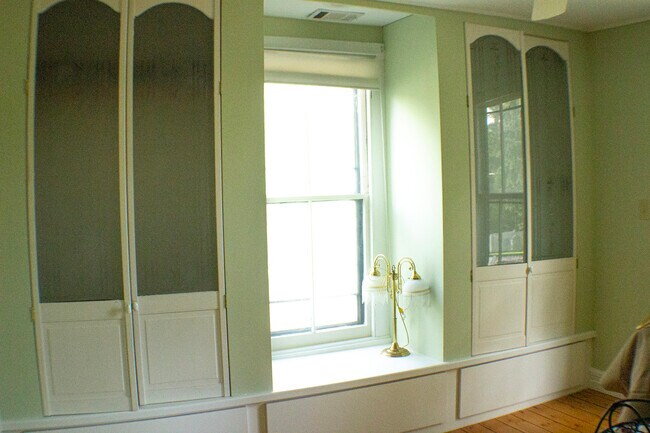 Building Photo - 5 Albany Ave