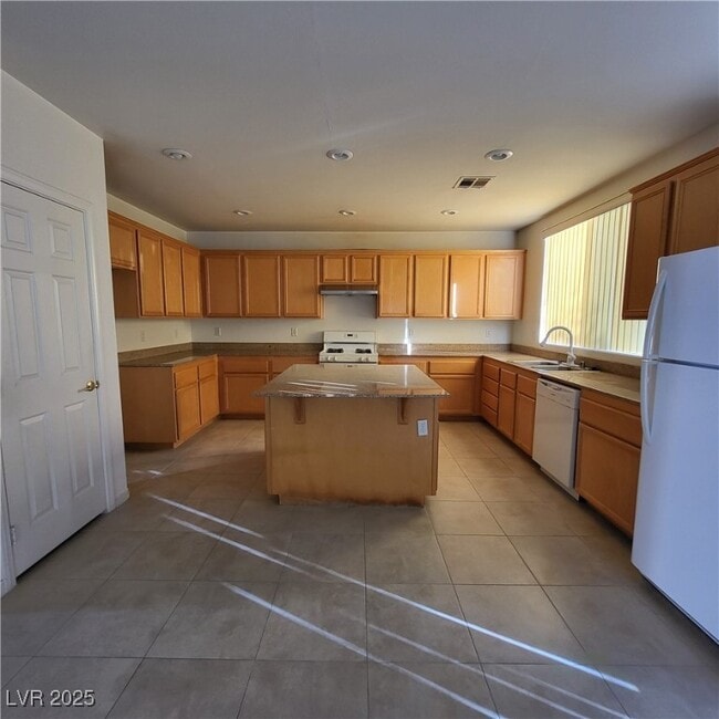 Building Photo - 211 Tayman Park Ave