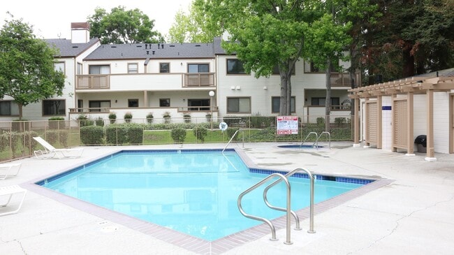 Building Photo - 2 bedroom 2 bath Condo in great neighborhood $3500