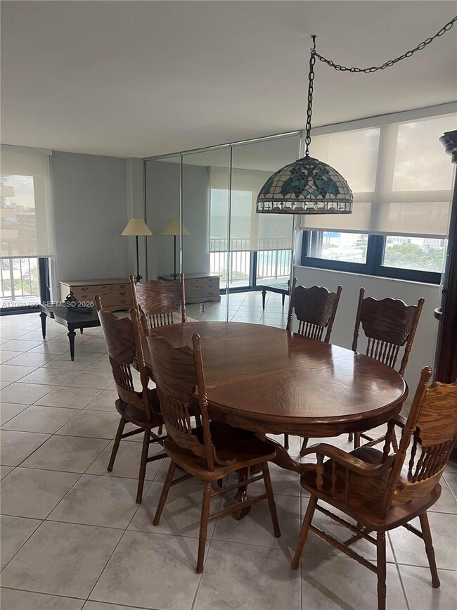 Building Photo - 2625 Collins Ave