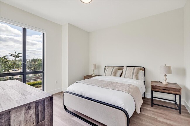 Building Photo - 3701 N Dixie Hwy