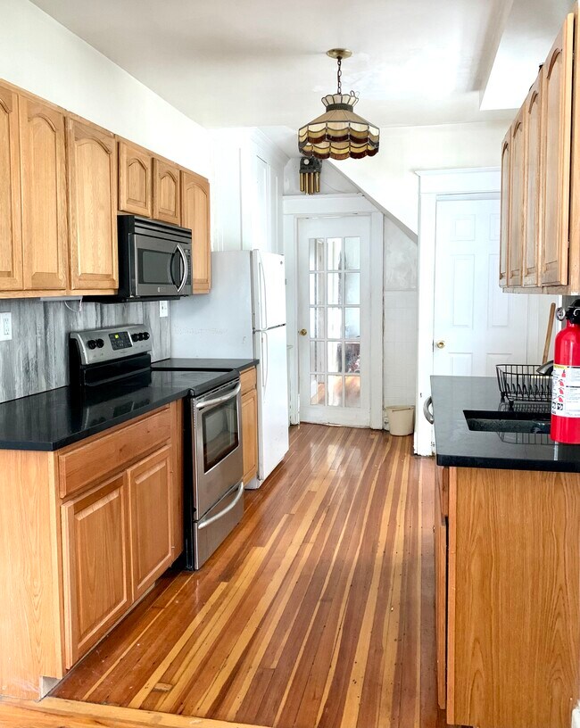 Building Photo - 25 Besch Ave