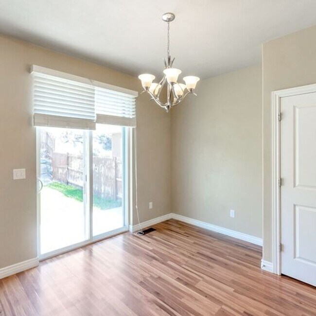 Building Photo - 1848 Woodview Dr W