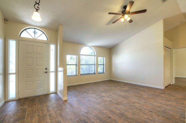 Building Photo - 179 Frontier Dr
