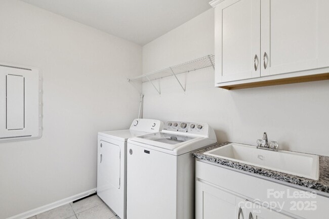 Building Photo - 17121 Carolina Pine Row