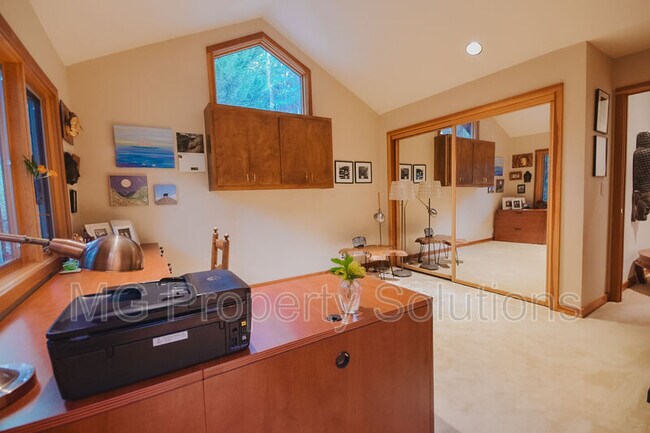 Building Photo - 7079 Lucas Valley Rd