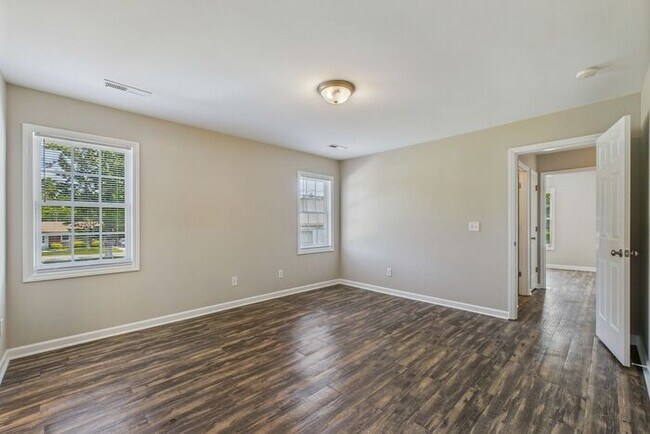 Building Photo - Beautifully Updated 3-Bedroom Home in Gree...