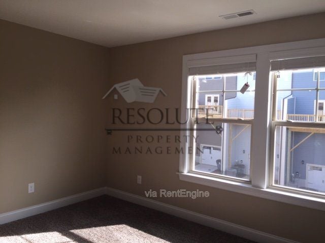 Building Photo - 568 Village Loop Dr