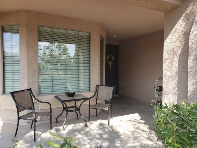 Building Photo - Fully Furnished, Single level Home