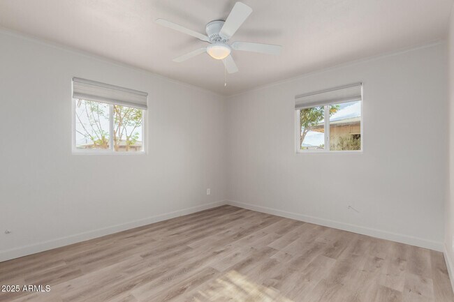 Building Photo - 3622 W Sunland Ave