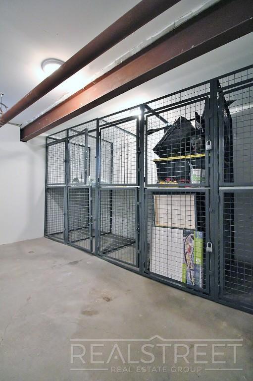 Building Photo - Stunning Large 2 Bed in Crown Heights