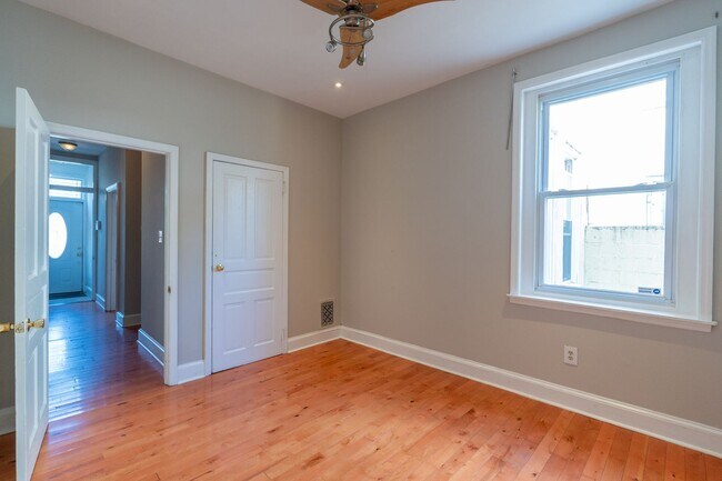 Building Photo - 1121 S 13th St