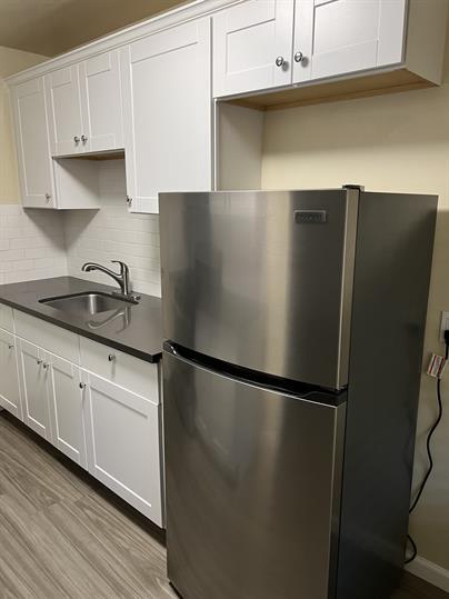 Building Photo - Carol Manor