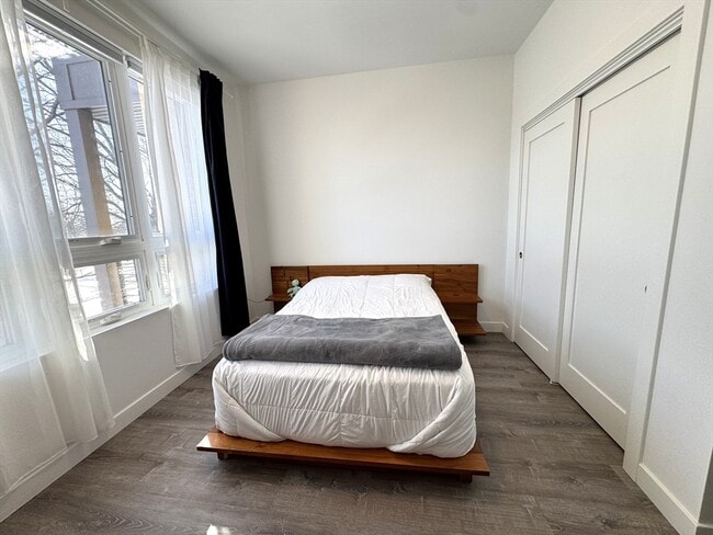 Building Photo - 302 Broadway