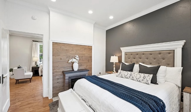 Building Photo - Charming updated 1920s 3BD 3BA