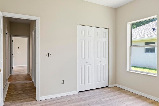 Building Photo - 24 Lakecliff Dr