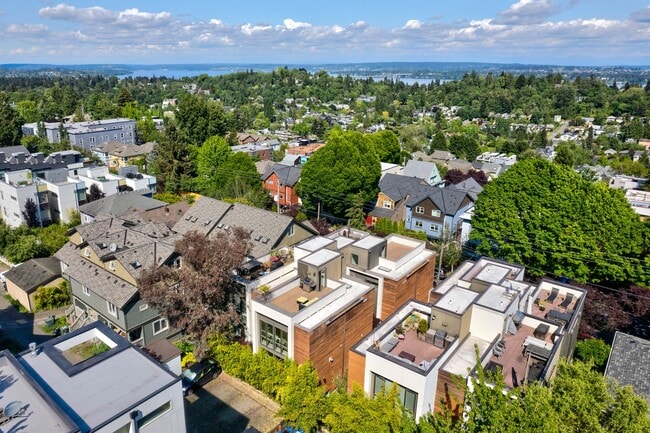 Building Photo - 1809 24th Ave