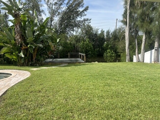 Building Photo - Beautiful 2/2 with dock and boat access