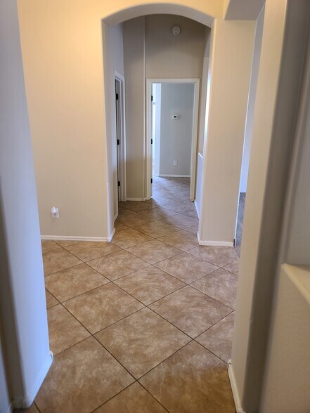 Building Photo - 3233 E Blue Ridge Way