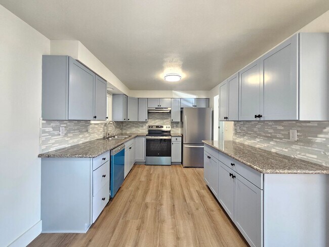 Building Photo - $1,800 - 4 Bed / 1 Bath Home with Fully Fe...