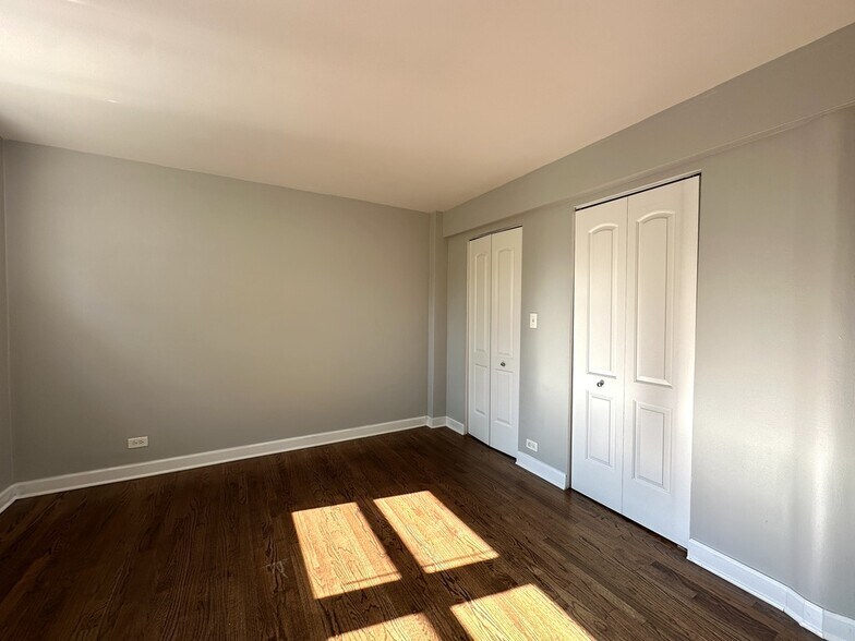 Building Photo - 7628 N Milwaukee Ave