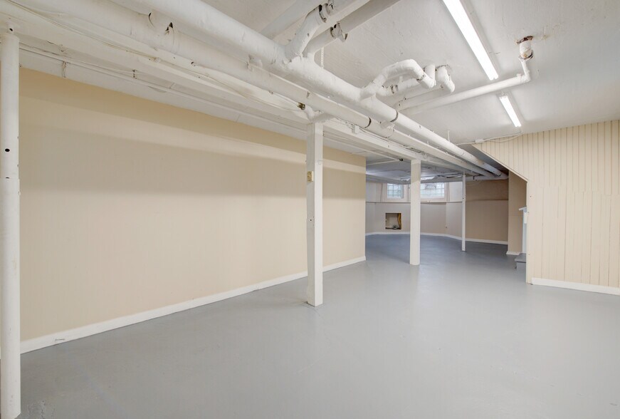 Building Photo - 532 Thomas Ave