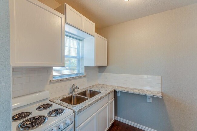 Building Photo - 309 Hutcheson St