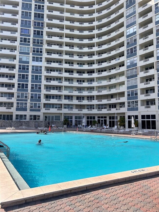 Building Photo - 3180 S Ocean Dr