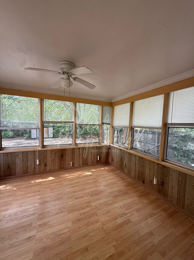 Building Photo - 105 Elstow Rd