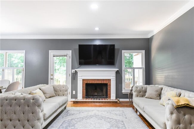 Building Photo - 304 Bridle Path